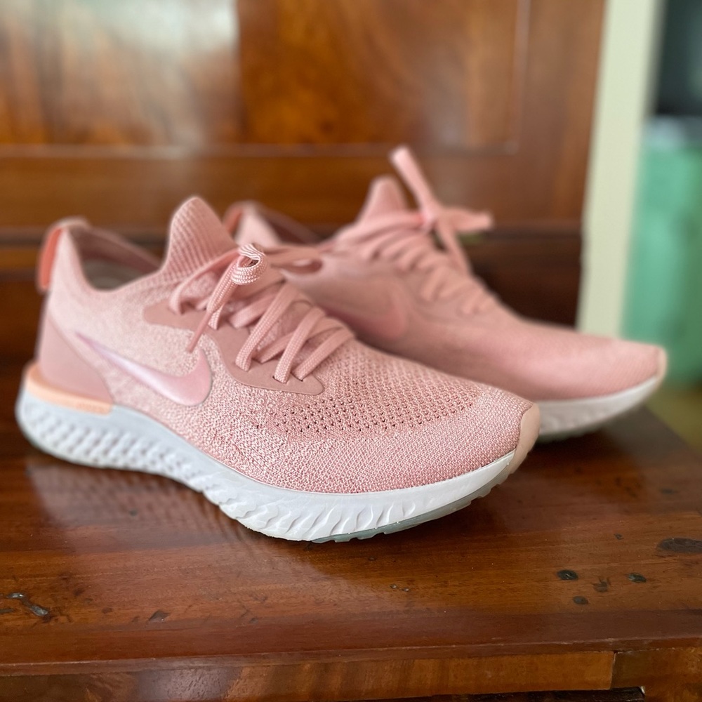 Nike Epic React Flyknit Women Running Shoes Size 7.5/8